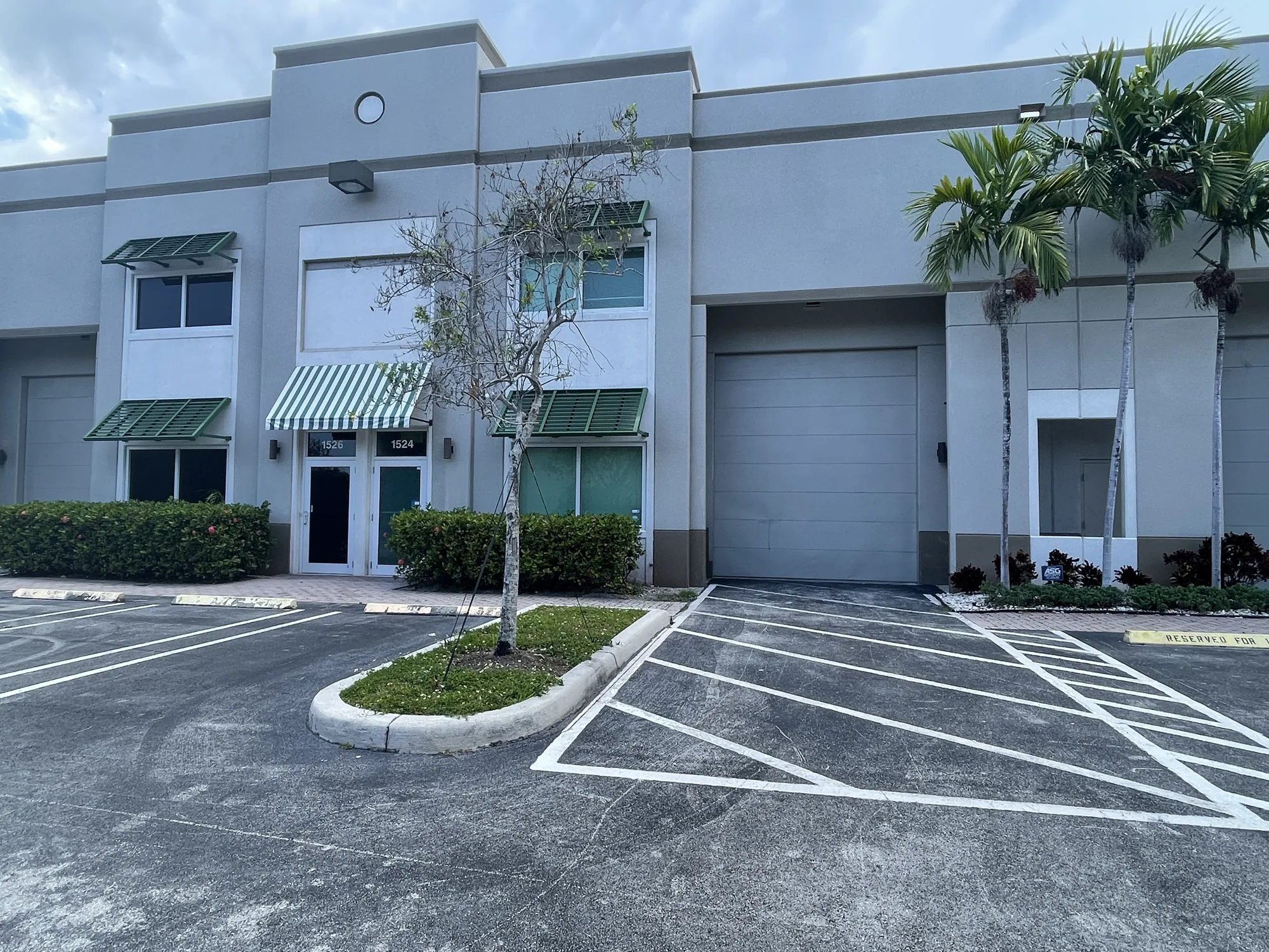 Flex and office space exterior, Oakland Park, FL