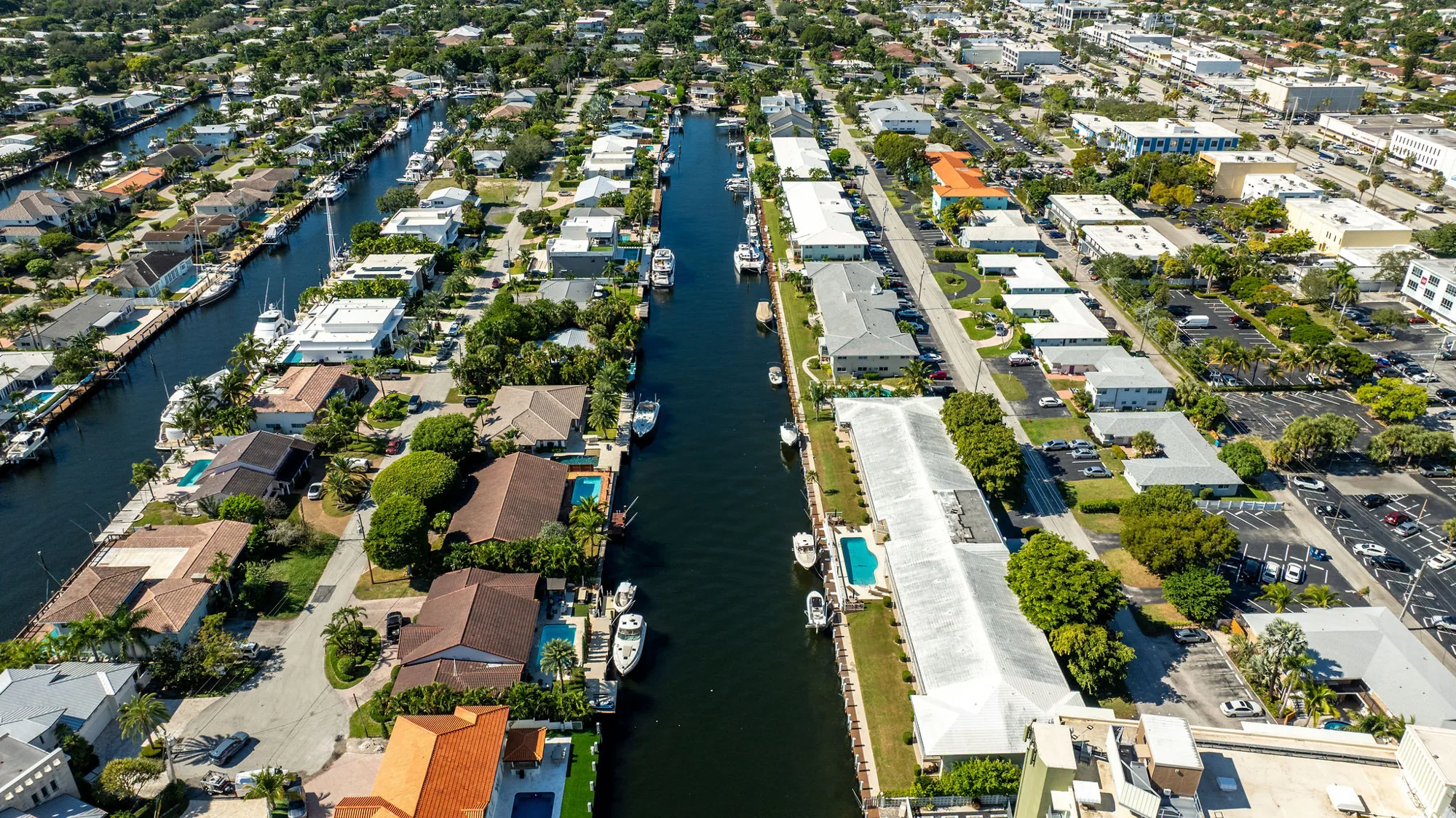 Waterfront commercial property neighborhood view, Fort Lauderdale, FL